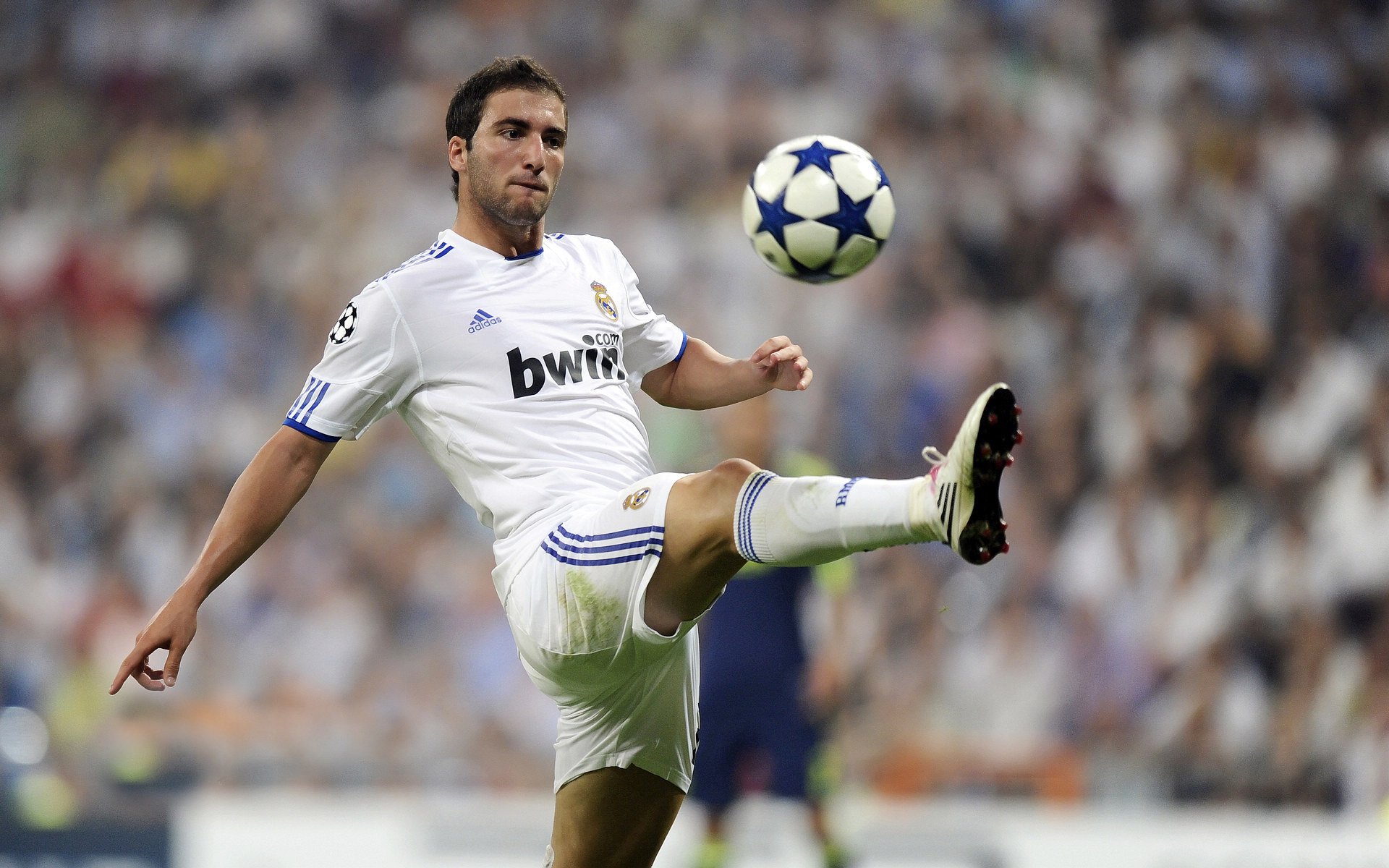 米兰体育网址-热刺4-0大胜伯恩茅斯，孙兴慜梅开二度，热刺vs伯恩利孙兴慜